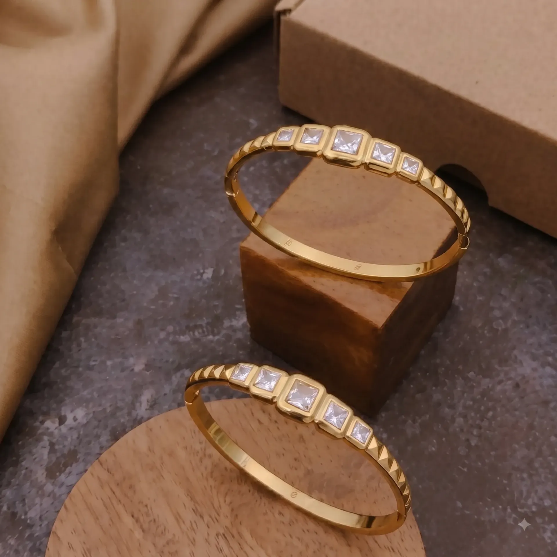 Regal Diamond kada in luxurious gold
