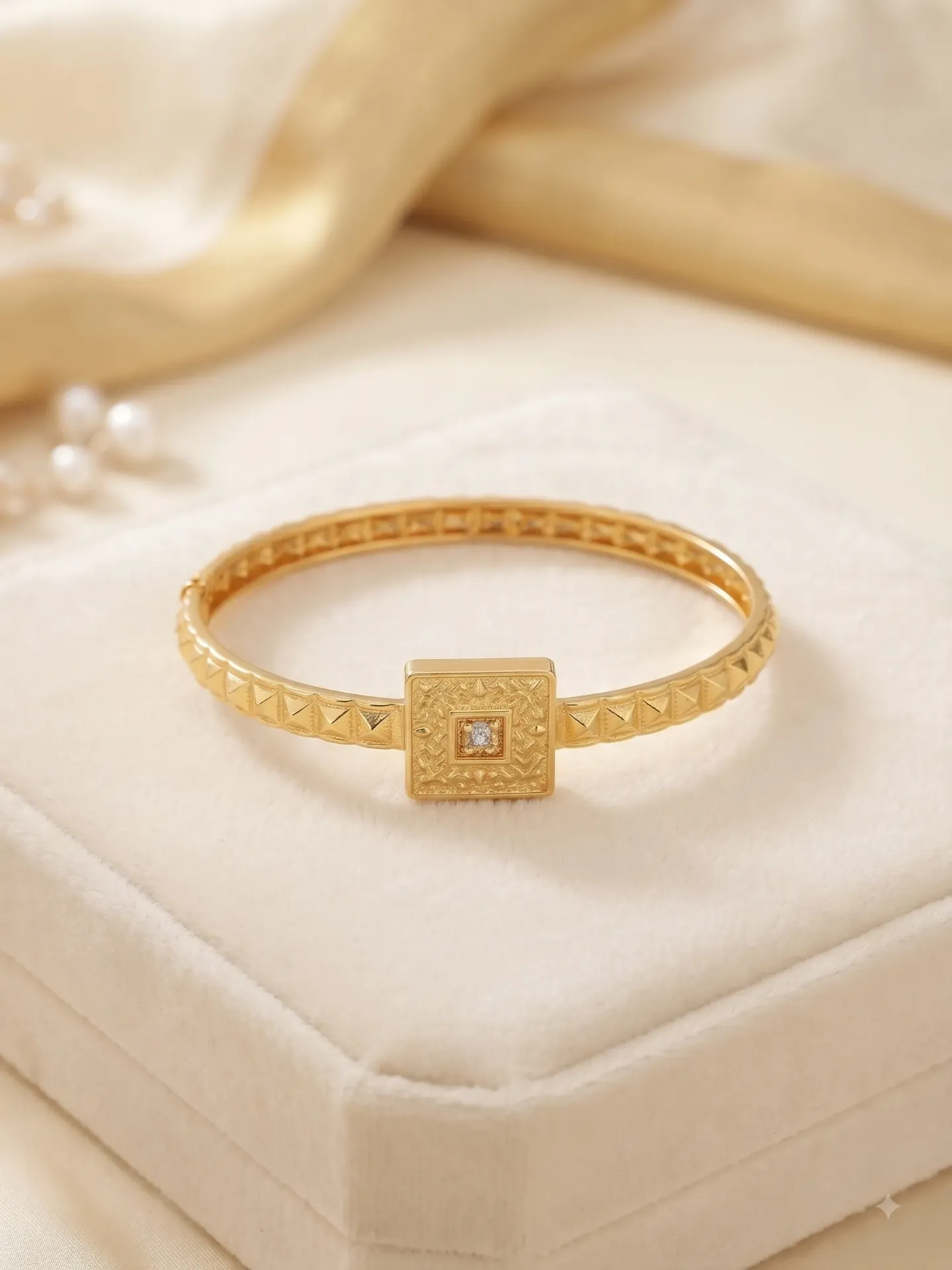 Gilded Square Crest Kada